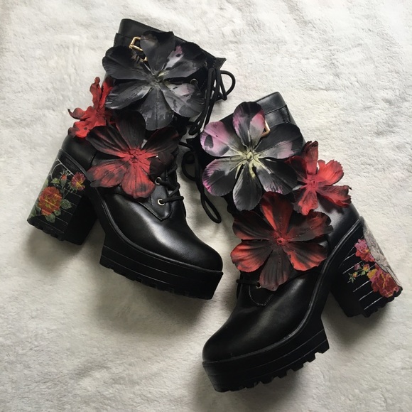 Hand Crafted Shoes - Dead flowers boots size 7.5